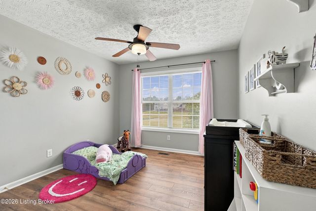 8504 Long Bow Ln, Louisville, KY 40291