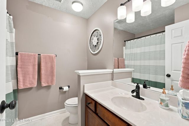 8504 Long Bow Ln, Louisville, KY 40291