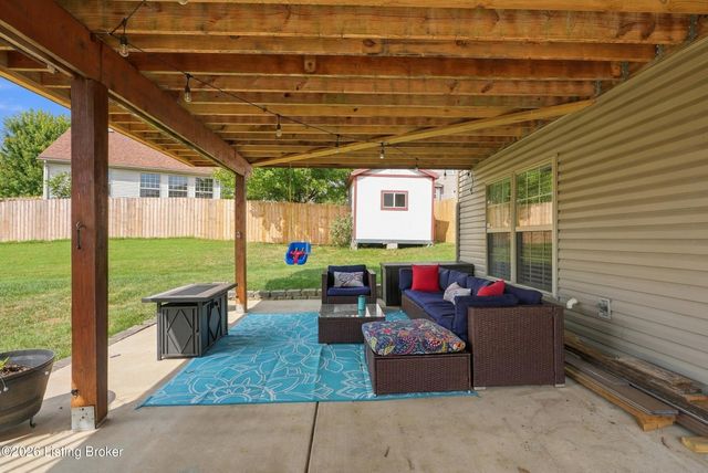 8504 Long Bow Ln, Louisville, KY 40291
