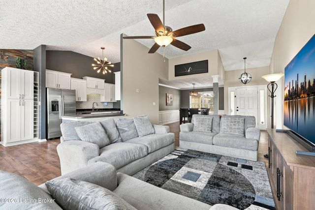 8504 Long Bow Ln, Louisville, KY 40291