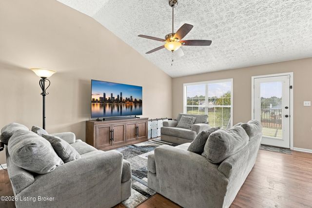 8504 Long Bow Ln, Louisville, KY 40291