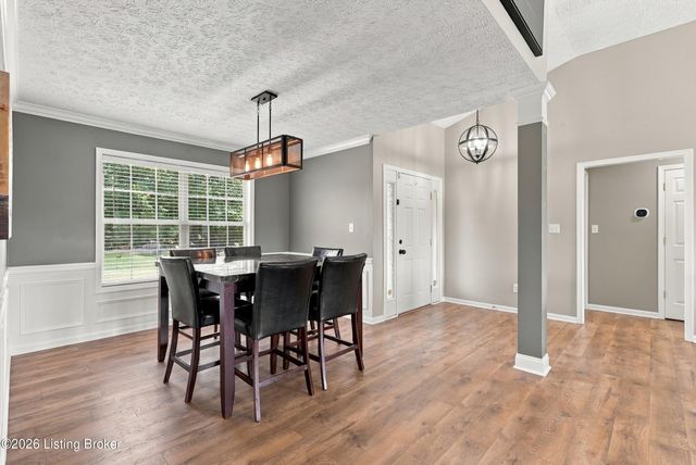 8504 Long Bow Ln, Louisville, KY 40291