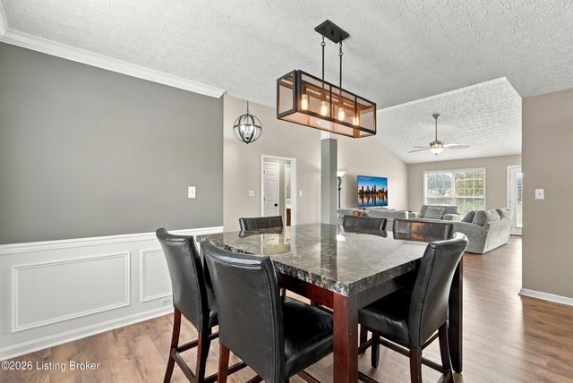 8504 Long Bow Ln, Louisville, KY 40291