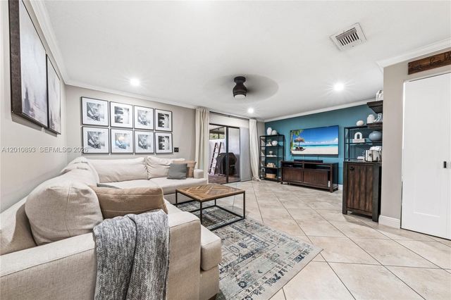 1140 NW 99th Ave 70, Pembroke Pines, FL 33024