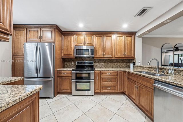 1140 NW 99th Ave 70, Pembroke Pines, FL 33024