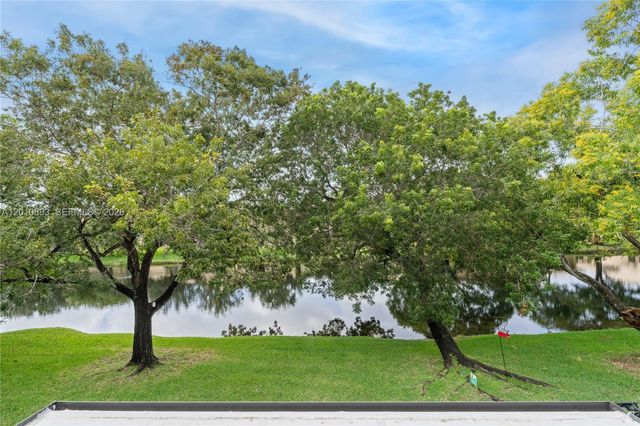 1140 NW 99th Ave 70, Pembroke Pines, FL 33024