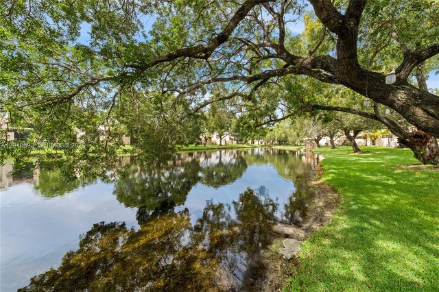 1140 NW 99th Ave 70, Pembroke Pines, FL 33024