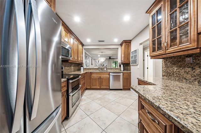 1140 NW 99th Ave 70, Pembroke Pines, FL 33024