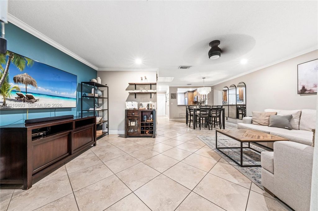 1140 NW 99th Ave 70, Pembroke Pines, FL 33024