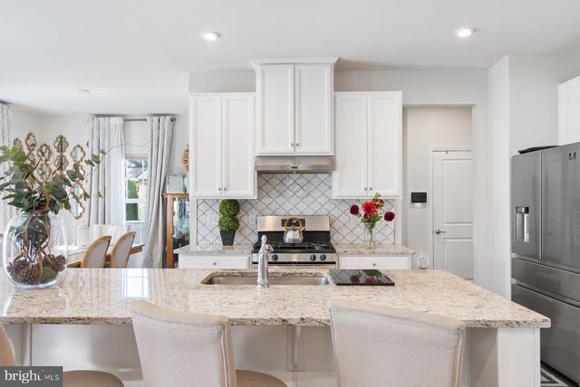 19 CIRCLE DR, Sicklerville, NJ 08081