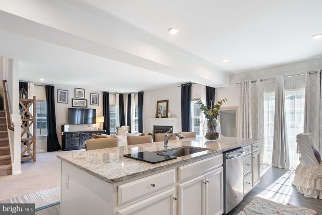 19 CIRCLE DR, Sicklerville, NJ 08081