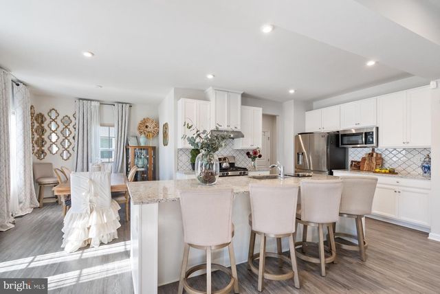 19 CIRCLE DR, Sicklerville, NJ 08081