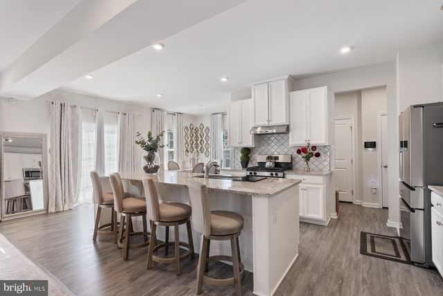 19 CIRCLE DR, Sicklerville, NJ 08081