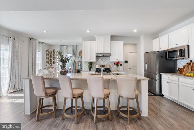 19 CIRCLE DR, Sicklerville, NJ 08081