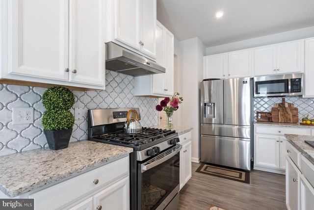 19 CIRCLE DR, Sicklerville, NJ 08081