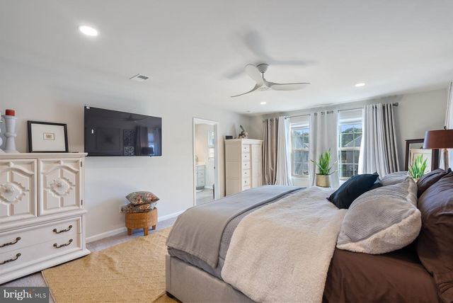 19 CIRCLE DR, Sicklerville, NJ 08081