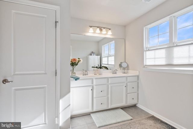 19 CIRCLE DR, Sicklerville, NJ 08081