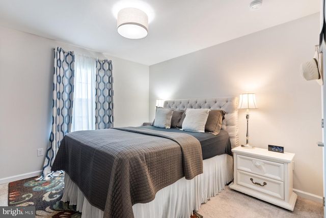 19 CIRCLE DR, Sicklerville, NJ 08081