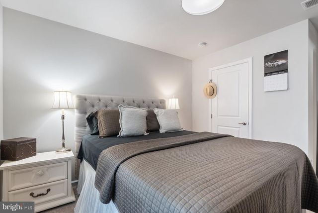 19 CIRCLE DR, Sicklerville, NJ 08081