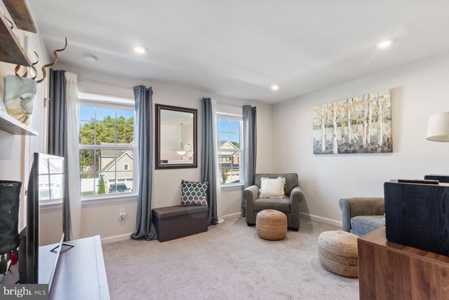 19 CIRCLE DR, Sicklerville, NJ 08081