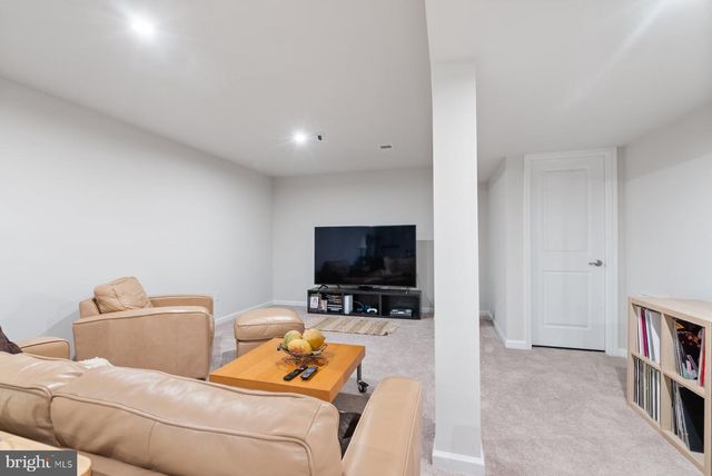 19 CIRCLE DR, Sicklerville, NJ 08081