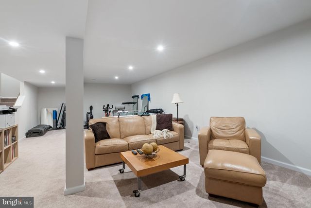 19 CIRCLE DR, Sicklerville, NJ 08081