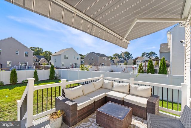 19 CIRCLE DR, Sicklerville, NJ 08081