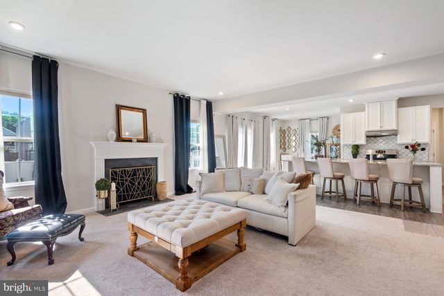 19 CIRCLE DR, Sicklerville, NJ 08081