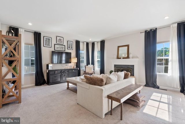 19 CIRCLE DR, Sicklerville, NJ 08081