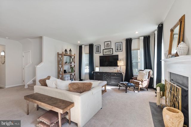 19 CIRCLE DR, Sicklerville, NJ 08081