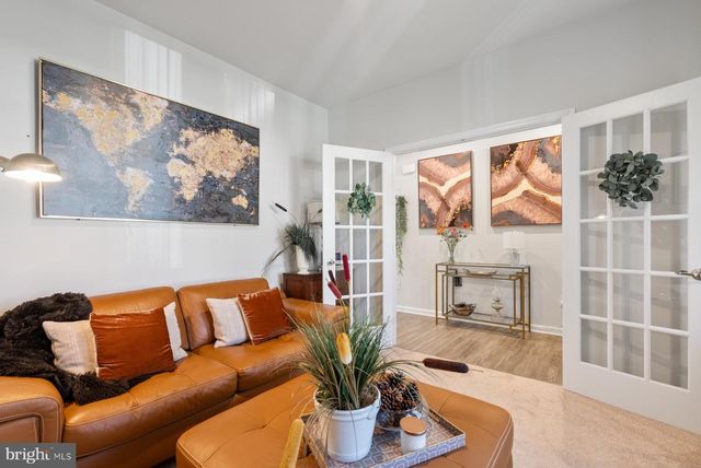 19 CIRCLE DR, Sicklerville, NJ 08081