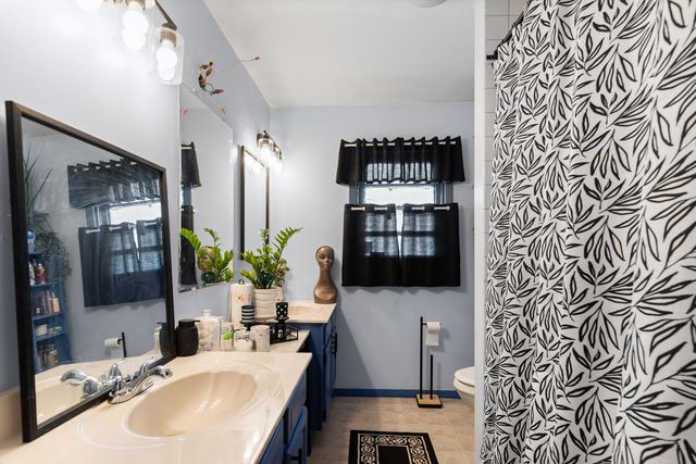 1215 Carmel Boulevard, Zion, IL 60099