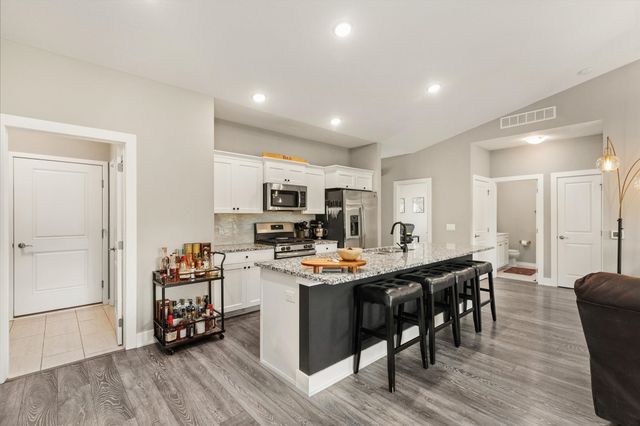 9914 Marnewood Drive, Johnston, IA 50131