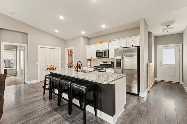 9914 Marnewood Drive, Johnston, IA 50131