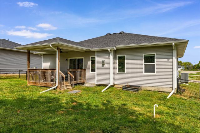 9914 Marnewood Drive, Johnston, IA 50131