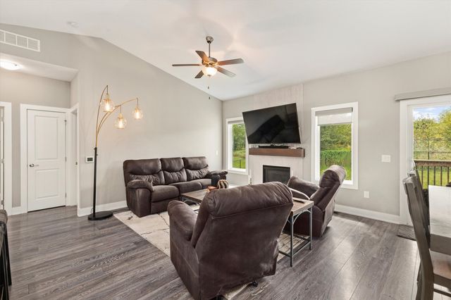 9914 Marnewood Drive, Johnston, IA 50131