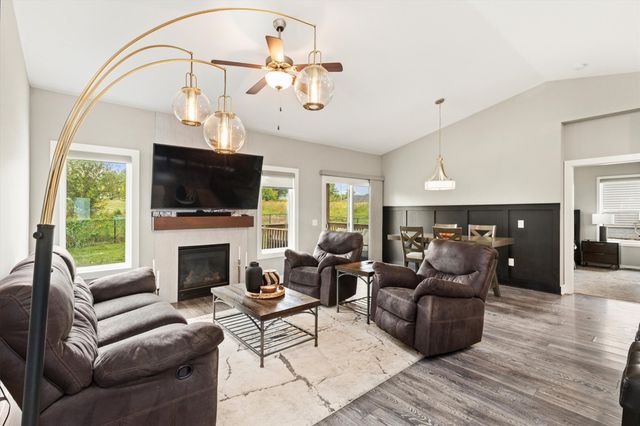 9914 Marnewood Drive, Johnston, IA 50131