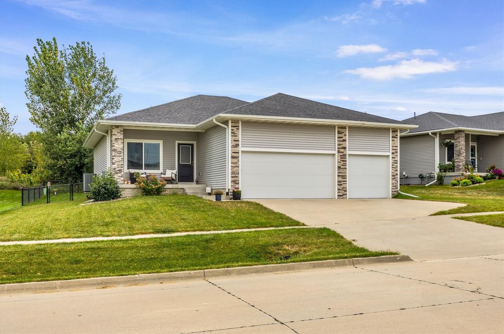 9914 Marnewood Drive, Johnston, IA 50131
