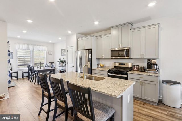 7626 CLAYTON AVE, Coopersburg, PA 18036