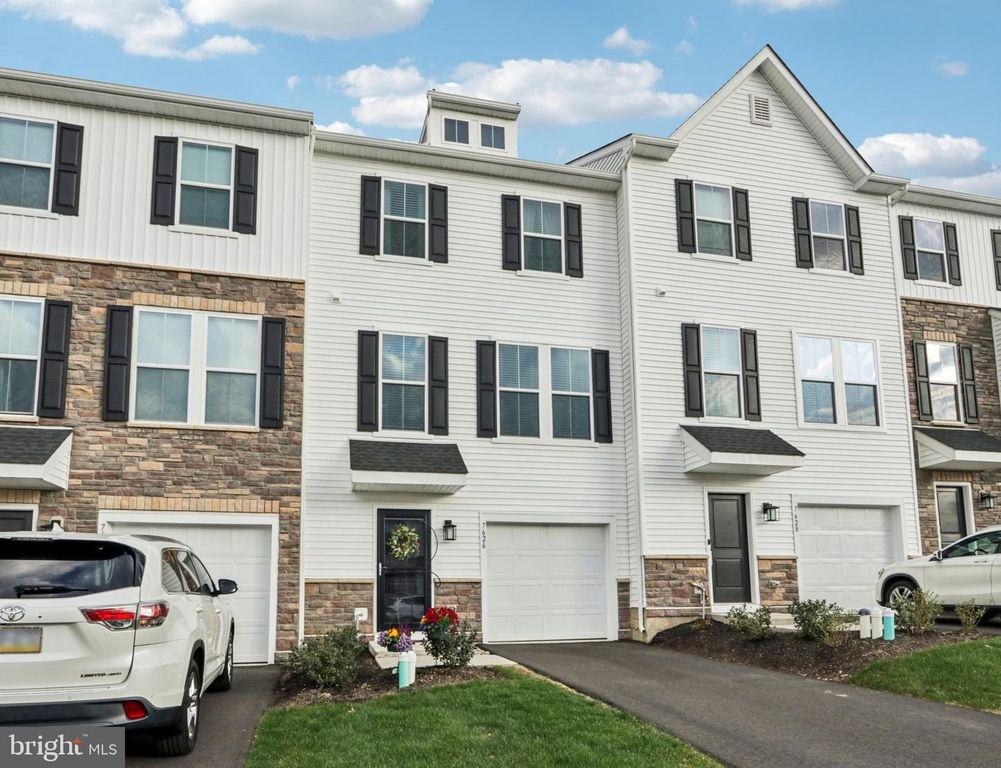 7626 CLAYTON AVE, Coopersburg, PA 18036