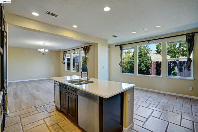 2746 Montego Bay St, Pittsburg, CA 94565