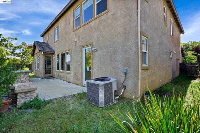 2746 Montego Bay St, Pittsburg, CA 94565