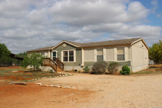 3554 Fm 1332, Jourdanton, TX 78026
