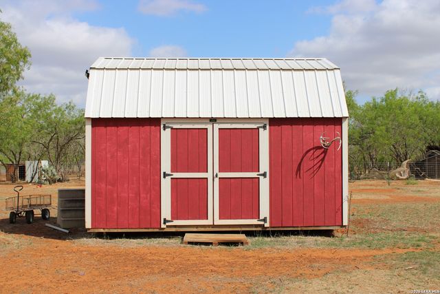 3554 Fm 1332, Jourdanton, TX 78026