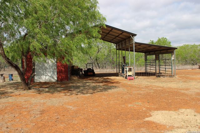 3554 Fm 1332, Jourdanton, TX 78026