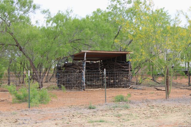 3554 Fm 1332, Jourdanton, TX 78026