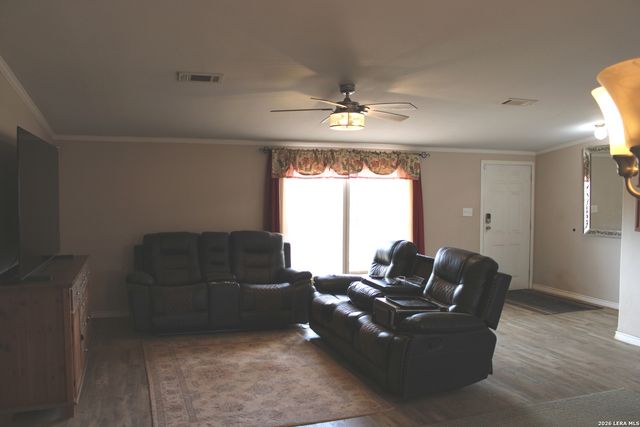 3554 Fm 1332, Jourdanton, TX 78026