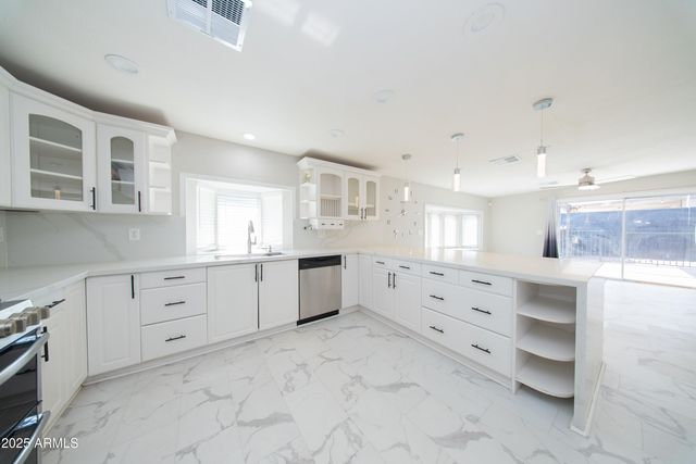 2317 W DANBURY Road, Phoenix, AZ 85023