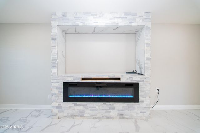 2317 W DANBURY Road, Phoenix, AZ 85023