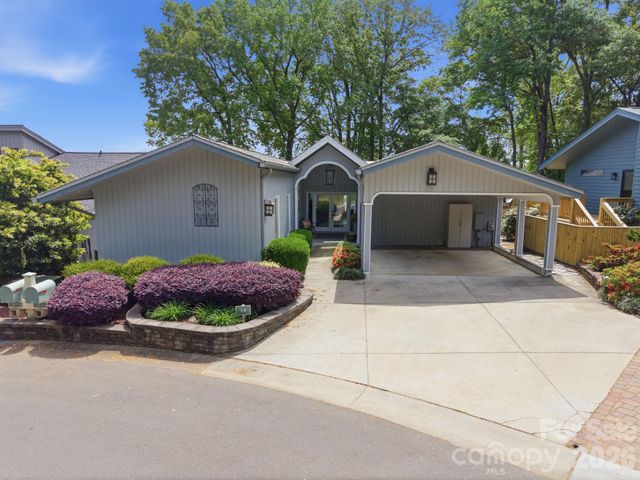 14 King Haigler Chase Court, Clover, SC 29710